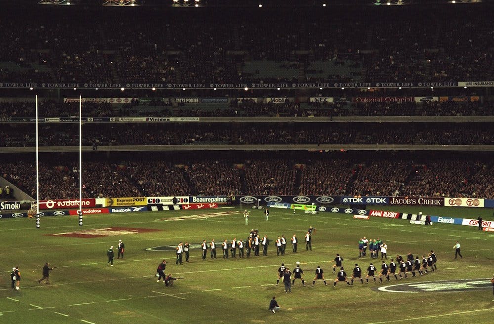 Wallabies face the Haka at a packed MCG in 1998. Wallabies won the match 24-16. Photo: Getty Images